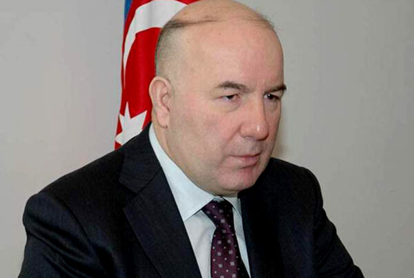 Elmar Rüstəmov manatla bağlı rəsmi açıqlama verdi