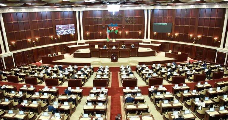 Parlamentin plenar iclasının gündəliyinə 18 məsələ daxil edildi