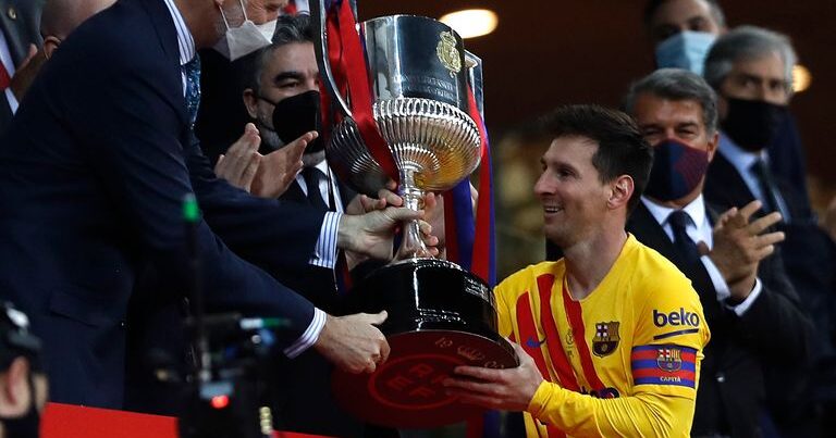 Messi futbol tarixinin ən titullu ikinci futbolçusu oldu!