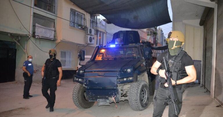 Türkiyədə anti-terror əməliyyatı: 29 nəfər qandallandı
