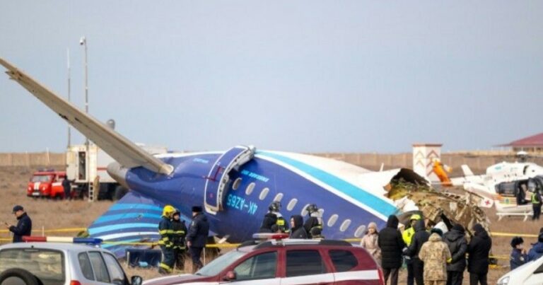 Özbək pilotlar aviaqəza qurbanlarını belə yad etdilər